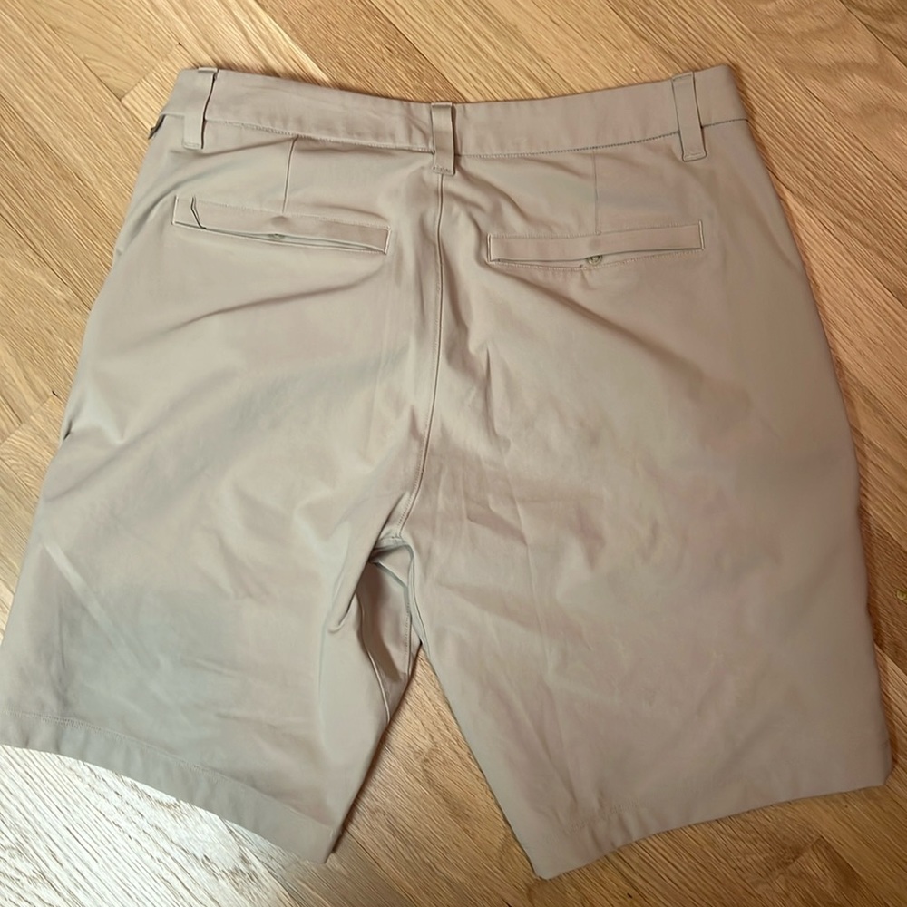 Lulu Lemon Commission Classic-Fit men’s shorts size 31